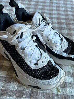Jordan Men's Size 8 White Black Volt Basketball Sneakers